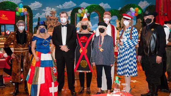 "Fastnacht in Franken" wieder vor Publikum: Das sind die Kostüme der Promis