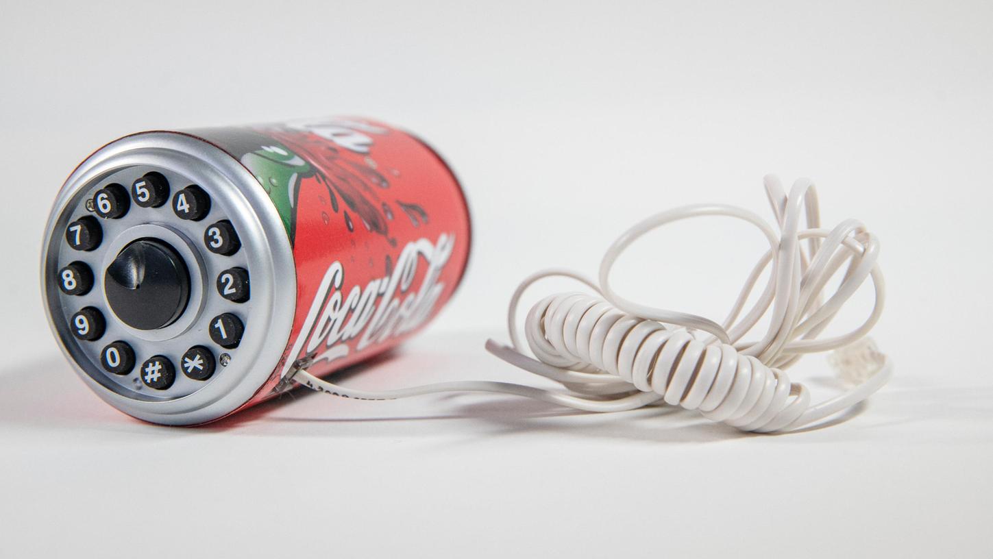 Cola-Dose mit Wählscheibe: Eines der vielen kuriosen Exponate der Ausstellung. Cola-Dose mit Wählscheibe: Eines der vielen kuriosen Exponate der Ausstellung.