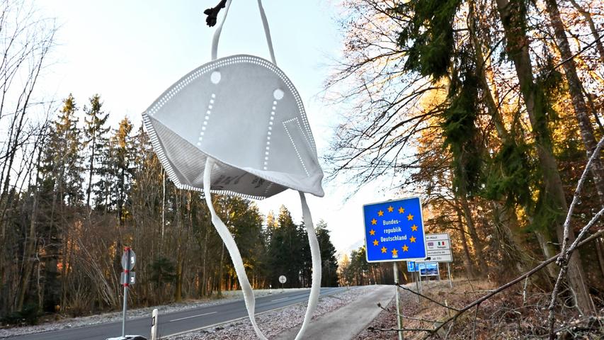 Bange Frage an der Grenze: Haben wir die Einreiseanmeldung ausgefüllt? Wird kontrolliert, ob wir die Kinder angemeldet haben? Bald ist das vielleicht nicht mehr nötig. Bange Frage an der Grenze: Haben wir die Einreiseanmeldung ausgefüllt? Wird kontrolliert, ob wir die Kinder angemeldet haben? Bald ist das vielleicht nicht mehr nötig.