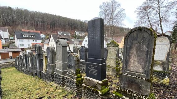 "Auf jüdischen Spuren": Die Geheimnisse des jüdischen Friedhofs
