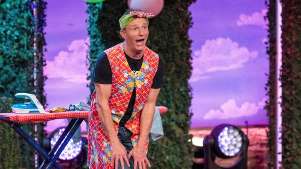 „Markus, was ist los? Du maxt doch komplett das Gegenteil von vor vier Wochen. Man nennt dich schon die Drehtür Bayerns!“ (Michl Müller)