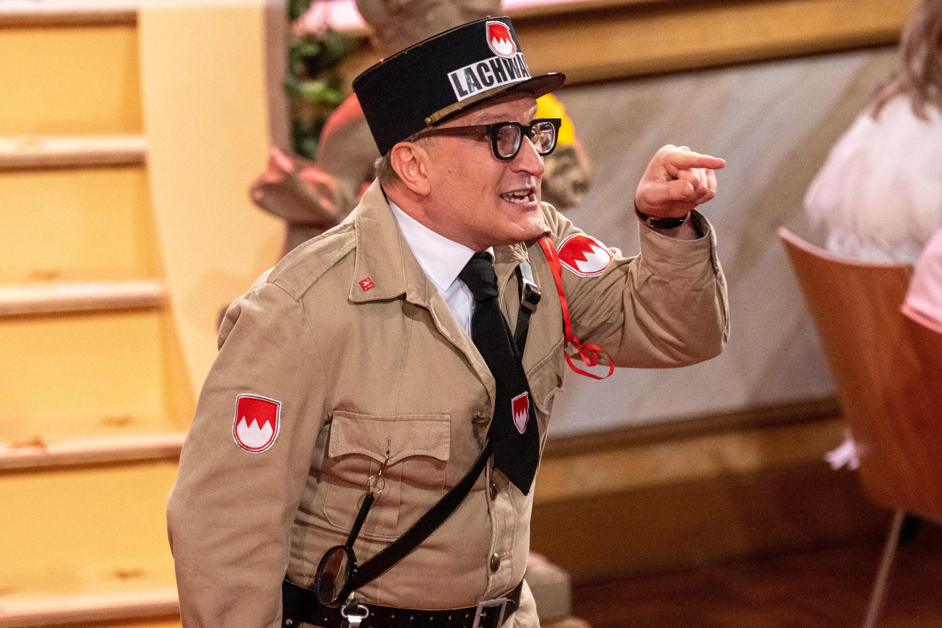 „Müsste es nicht jetzt Sö-der, Sö-die, Sö-das heißen?“ (Oliver Tissot)  Und: „Worst Case – da denkt Aiwanger doch, das ist Wurst mit Käse."