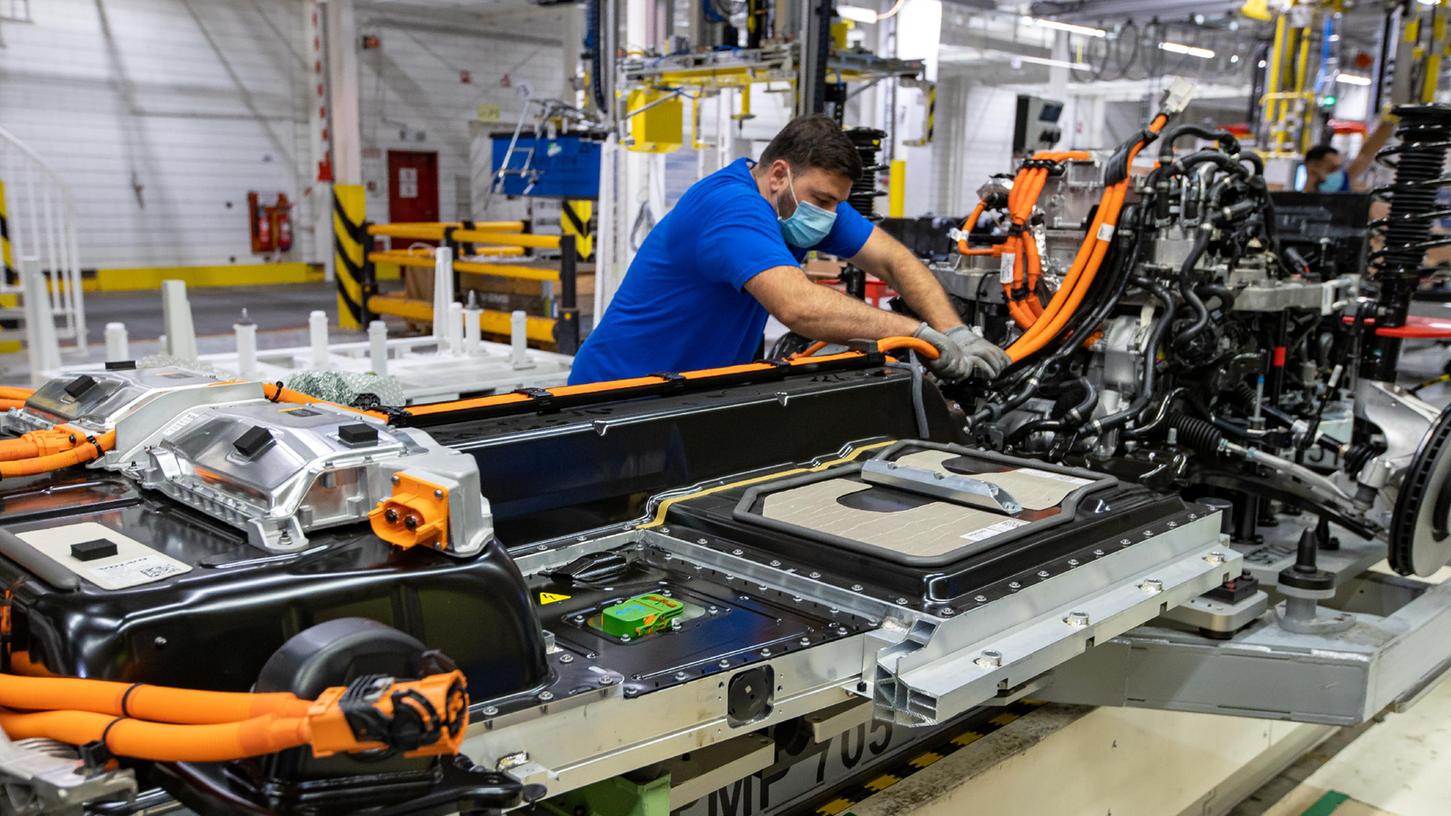 Arbeitnehmer in Belgien sollen ihre Arbeit künftig flexibel an vier statt fünf Tagen verrichten können. Arbeitnehmer in Belgien sollen ihre Arbeit künftig flexibel an vier statt fünf Tagen verrichten können.