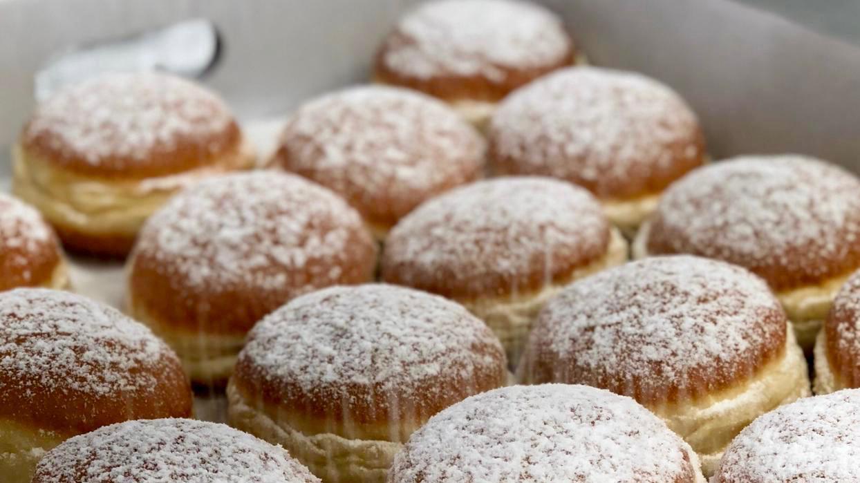 Lust auf Krapfen? Wer einen 24er-Karton kauft, unterstützt damit in diesen Tagen ein soziales Projekt. Lust auf Krapfen? Wer einen 24er-Karton kauft, unterstützt damit in diesen Tagen ein soziales Projekt.