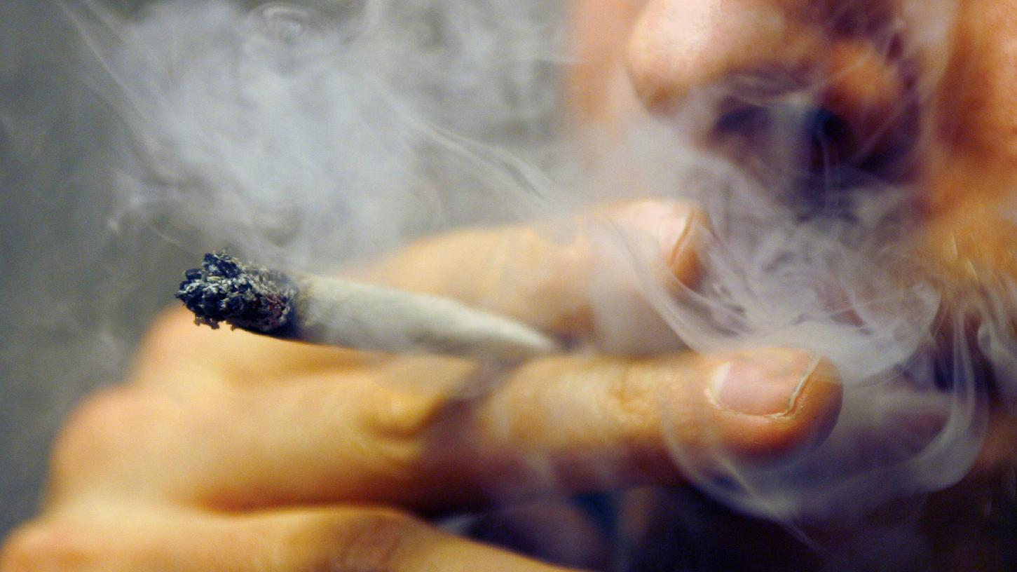 "Die Diskriminierung und Verfolgung von Cannabiskonsumenten wollen wir beenden", erklärt die Ortsgruppe in Gründung. "Die Diskriminierung und Verfolgung von Cannabiskonsumenten wollen wir beenden", erklärt die Ortsgruppe in Gründung.