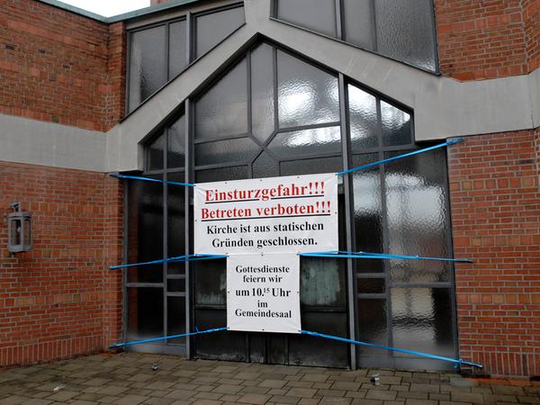 Seit 2008 ist die Kreuzkirche im Nürnberger Stadtteil Schweinau gesperrt, die CSU-Stadtratsfraktion regt nun eine Sanierung an.