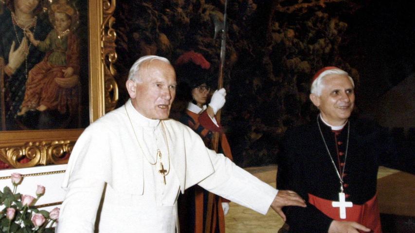 ...zur rechten Hand des Papstes. Als dieser dann 2005 verstarb, kam es zur Neuwahl.