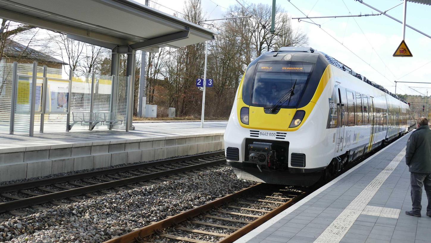Diese Akkuzüge des französischen Konzerns Alstom pendeln seit 5. Februar zwischen Gunzenhausen und Pleinfeld.Foto: Wolfgang Dressler (Foto: wz)