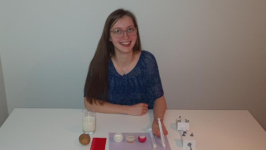 Julia Geyer hat an Klebstoffen aus naturbasierten Rohstoffen geforscht und damit im Fachgebiet Chemie den ersten Platz belegt.
Julia Geyer hat an Klebstoffen aus naturbasierten Rohstoffen geforscht und damit im Fachgebiet Chemie den ersten Platz belegt.