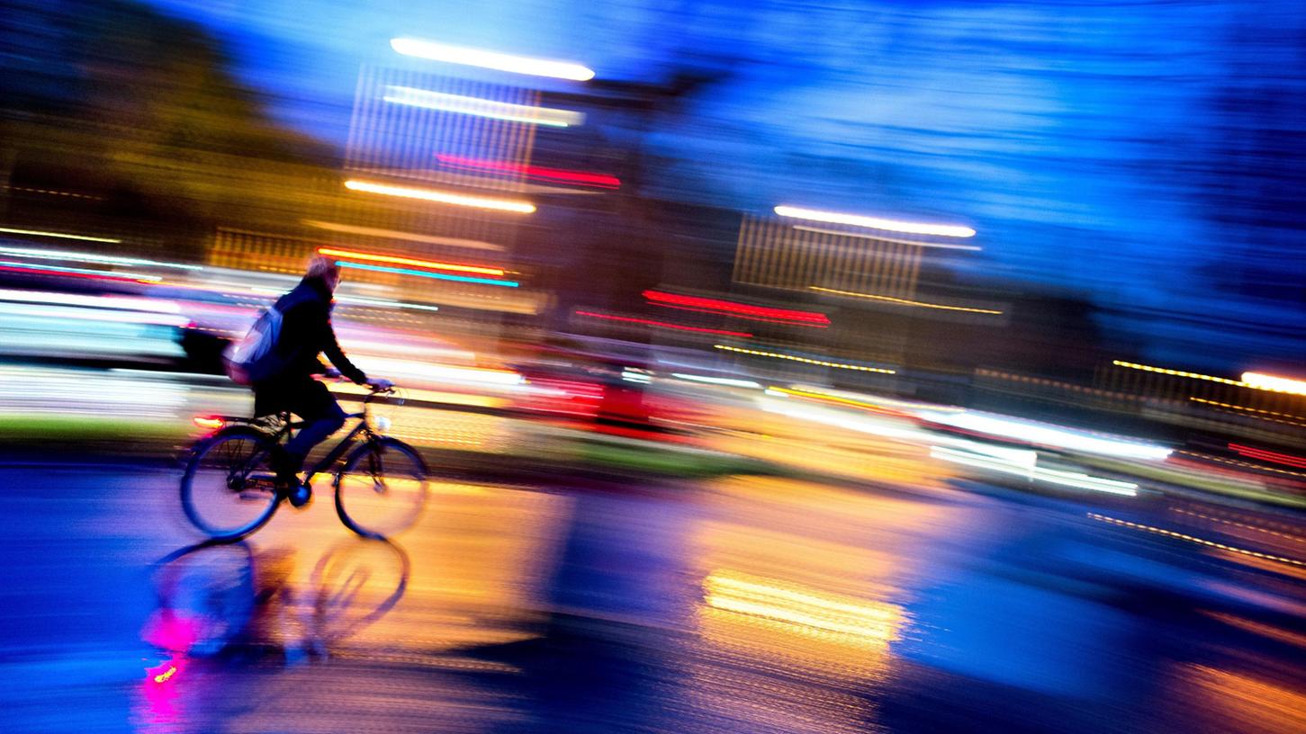 Allein das neue Baugebiet auf dem ehemaligen Aldi-Gelände beschert der Gemeinde Adelsdorf deutlich mehr Verkehr. Jetzt muss ein Verkehrskonzept her.
Allein das neue Baugebiet auf dem ehemaligen Aldi-Gelände beschert der Gemeinde Adelsdorf deutlich mehr Verkehr. Jetzt muss ein Verkehrskonzept her.