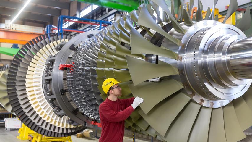 Die Siemens-Gasturbine GuD T5-8000H in Block 4 ist der ganze Stolz des Kraftwerks. Sie ist 13 Meter lang und 440 Tonnen schwer.