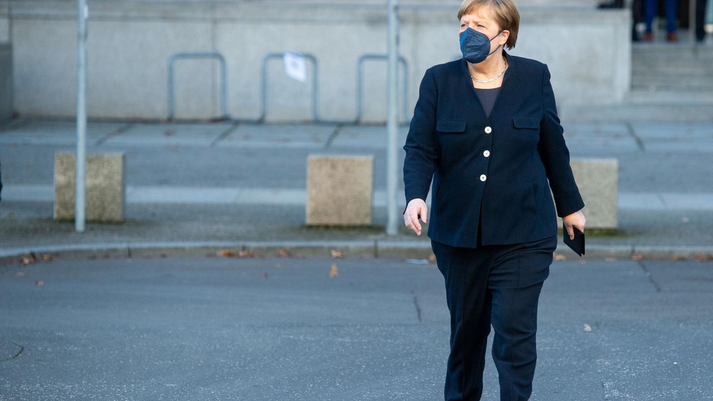 Der ehemaligen Bundeskanzlerin Angela Merkel wurde beim Einkaufen in einem Berliner Supermarkt die Geldbörse gestohlen.