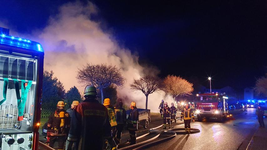 FOTO: Isabel-Marie Köppel, 25.02.2022 MOTIV: Feuer, Brand in der Lindenstraße 2 in Gunzenhausen / Frickenfelden, Randalierer und Bewohner des Hauses (47) stirbt in der Nacht, nachdem die Polizei auf ihn schießen musste, Schusswaffengebrauch