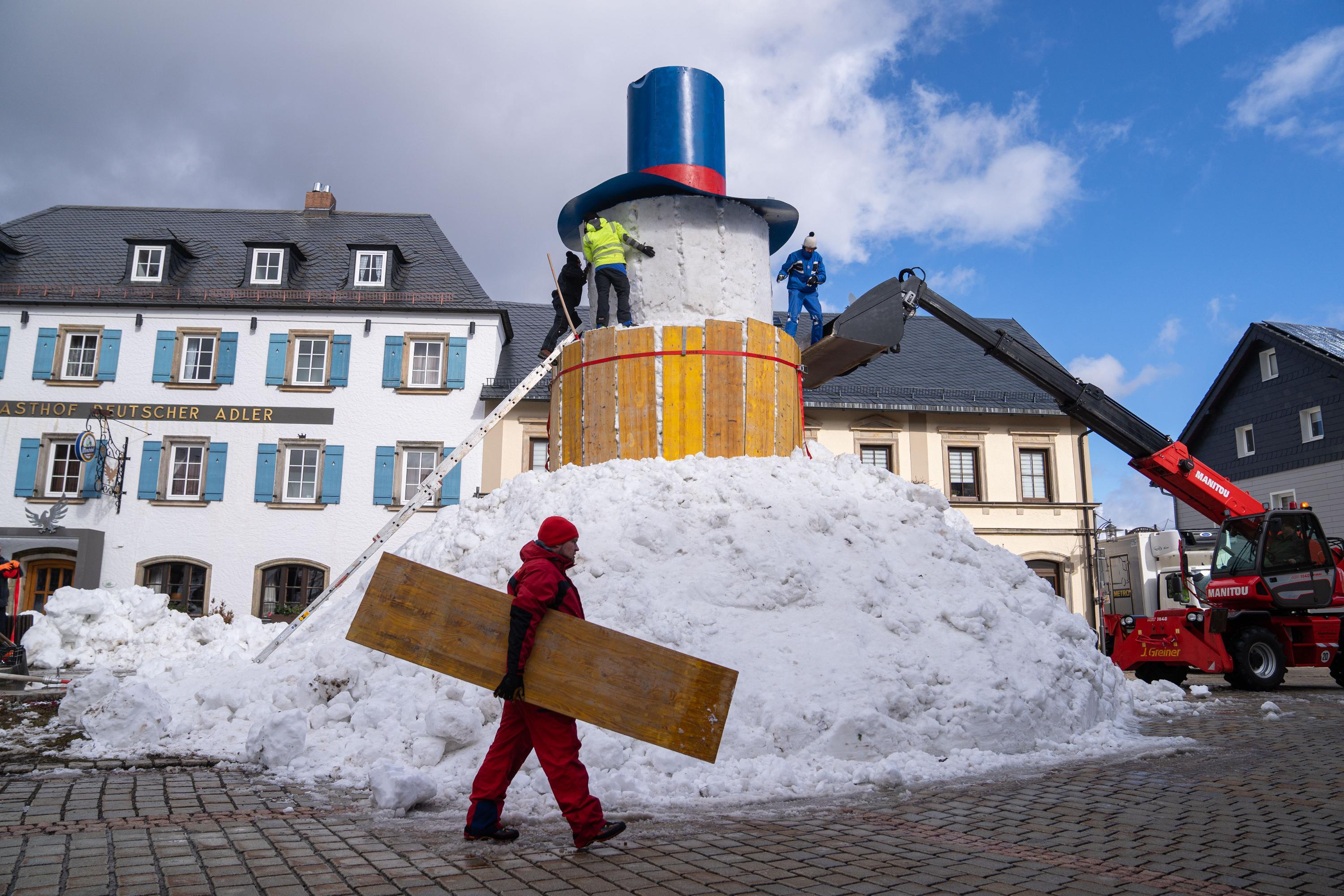Er ist wieder da: Es gibt wieder einen riesigen Schneemann in der Bischofsgrün – Region