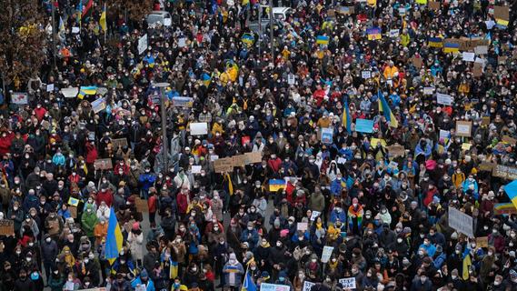 Solidarität mit der Ukraine: 3500 Menschen demonstrieren am Kornmarkt für Demokratie und Frieden
