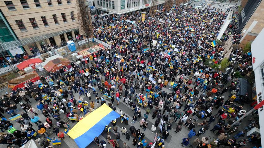  Die Kundgebung wurde vom "Verein der Ukrainer in Franken" und der "Allianz für ein freiheitlich-demokratisches Russland" gemeinsam organisiert. 