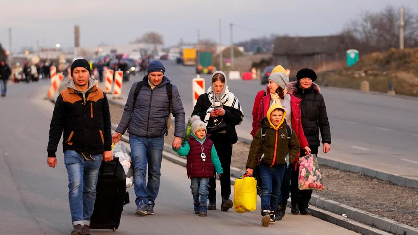 Sprecher des UN-Flüchtlingshilfswerks Chris Melzer betonte: "Wir gehen davon aus, dass die größte Fluchtbewegung im Land stattfindet." 
