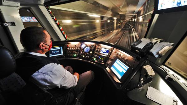 Die Geschichte der U-Bahn in Nürnberg geht weiter. Zurzeit werden mit Kleinreuth und Gebersdorf noch zwei Bahnhöfe für die U3 im Südwesten Nürnbergs gebaut. Voraussichtlich 2026 sollen sie in Betrieb gehen.