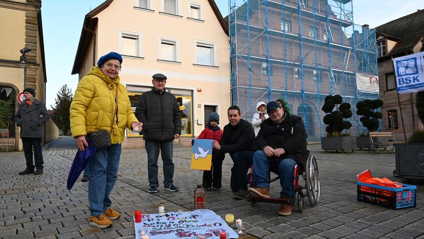 Auch in Roth wurde in kleinem Rahmen gegen die russische Invasion in der Ukraine demonstriert.