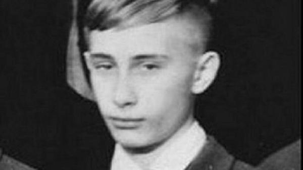 Wladimir war nach eigenen Angaben das dritte Kind der Familie. Zwei ältere, Mitte der 1930er Jahre zur Welt gekommene Brüder starben im Kindesalter. Die Familie lebte auf engem Raum in einer 20 m² großen Gemeinschaftswohnung in Leningrad. Sowohl das Bad als auch die Küche wurden mit den Nachbarn geteilt. In einem Buch erzählt der russische Präsident, dass er in seiner Kindheit "von der Straße" erzogen wurde. Er teilte bei Schlägereien aus, steckte Prügel ein und bekam von seinen Lehrern schlechte Noten für Betragen. Laut einer ehemaligen Lehrerin soll Putin im Alter von 14 Jahren einem seiner Mitschüler das Bein gebrochen haben. Dazu habe er gesagt, dass manche "nur Gewalt verstehen“.