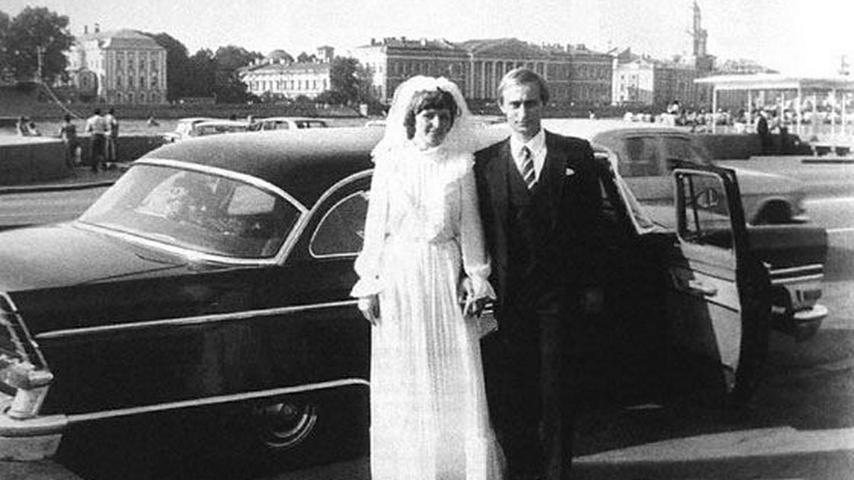 Putin war von 1983 bis 2013 mit der Deutschlehrerin Ljudmila Schkrebnewa verheiratet. Die erste Tochter der beiden kam 1985 in Leningrad auf die Welt und heißt Maria. Ein Jahr später kam Jekaterina als zweites Kind im deutschen Dresden auf die Welt. Das Privatleben der Familie wird vor der Öffentlichkeit abgeschirmt, die Töchter des Paares wurden nie öffentlich vorgestellt.
