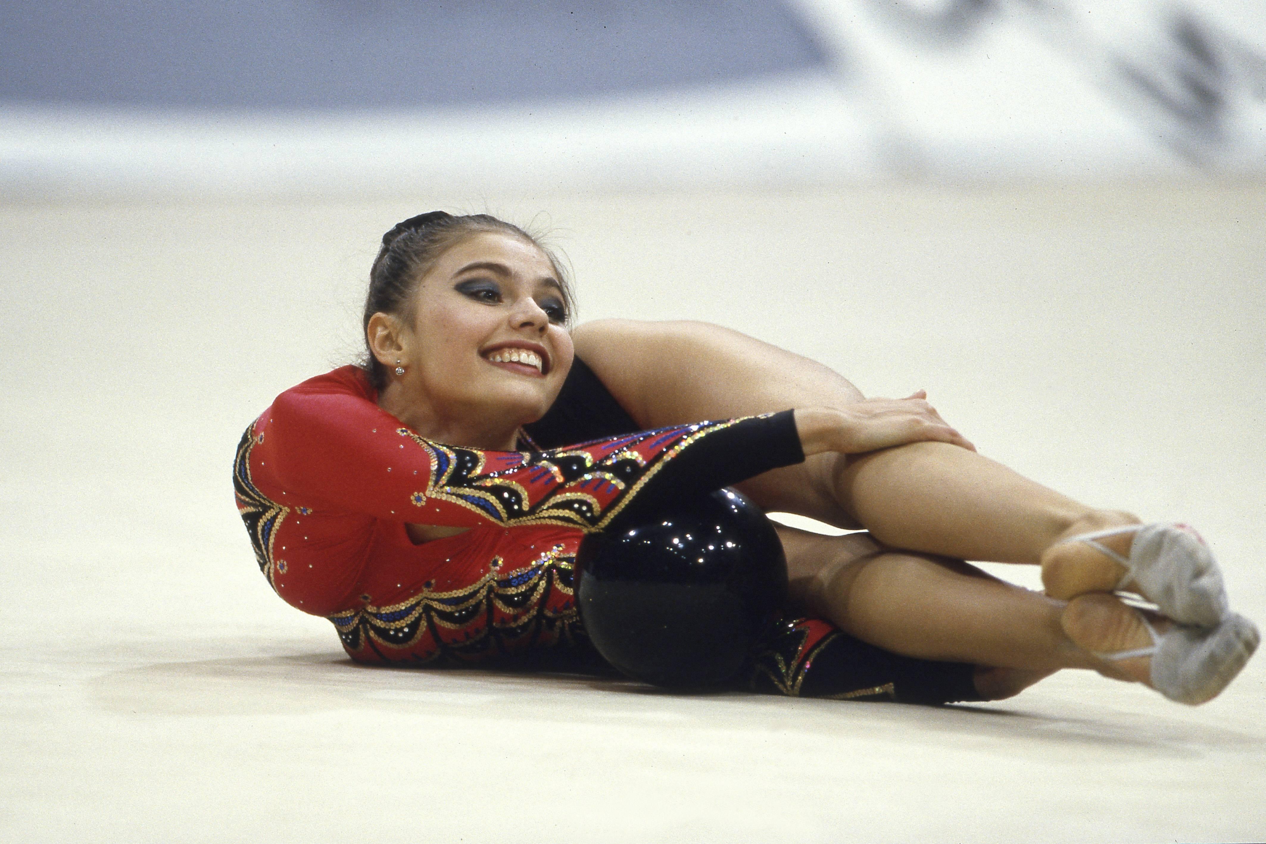 Allerdings soll Putin bereits seit 2008 mit der 31 Jahre jüngeren russischen Olympionikin Alina Kabajewa liiert sein. Die beiden sollen auch mehrere Kinder gemeinsam haben. Im Kreml werden entsprechende Medienberichte allerdings dementiert oder sogar zensiert. Nachdem eine Zeitung über die Beziehung berichtet hatte, wurde deren Betrieb wenig später eingestellt und der verantwortliche Journalist von Unbekannten verprügelt. In der Öffentlichkeit tritt Putin stets ohne weibliche Begleitung auf.  