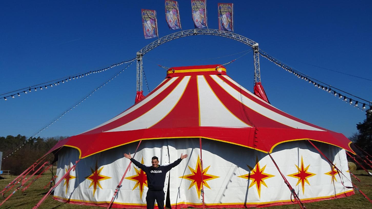 Sergio Schmidt und seine Familie freuen sich: Endlich kann der "Circus Corona" wieder auftreten.