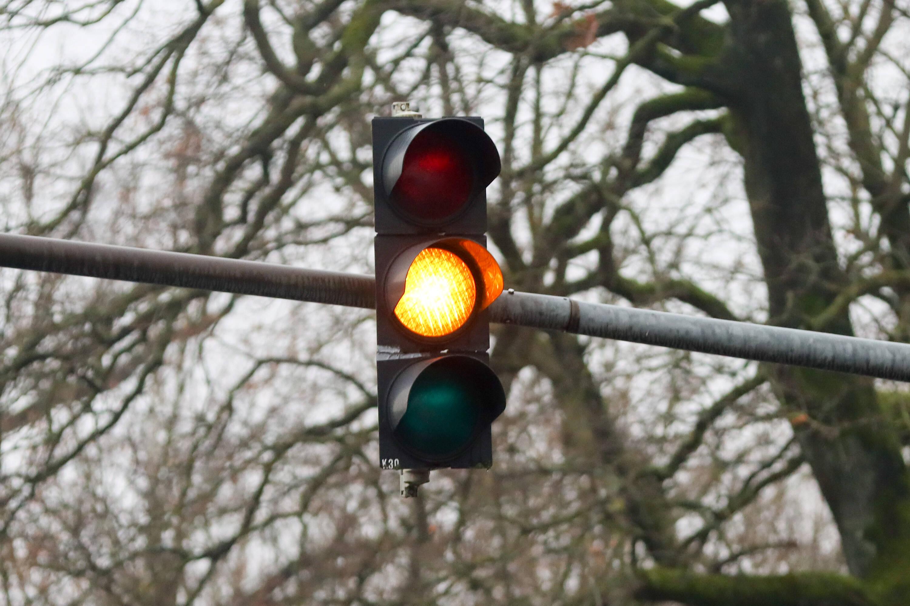 Gelbe Oder Rote Ampel überfahren: Diese Strafen Drohen Autofahrer