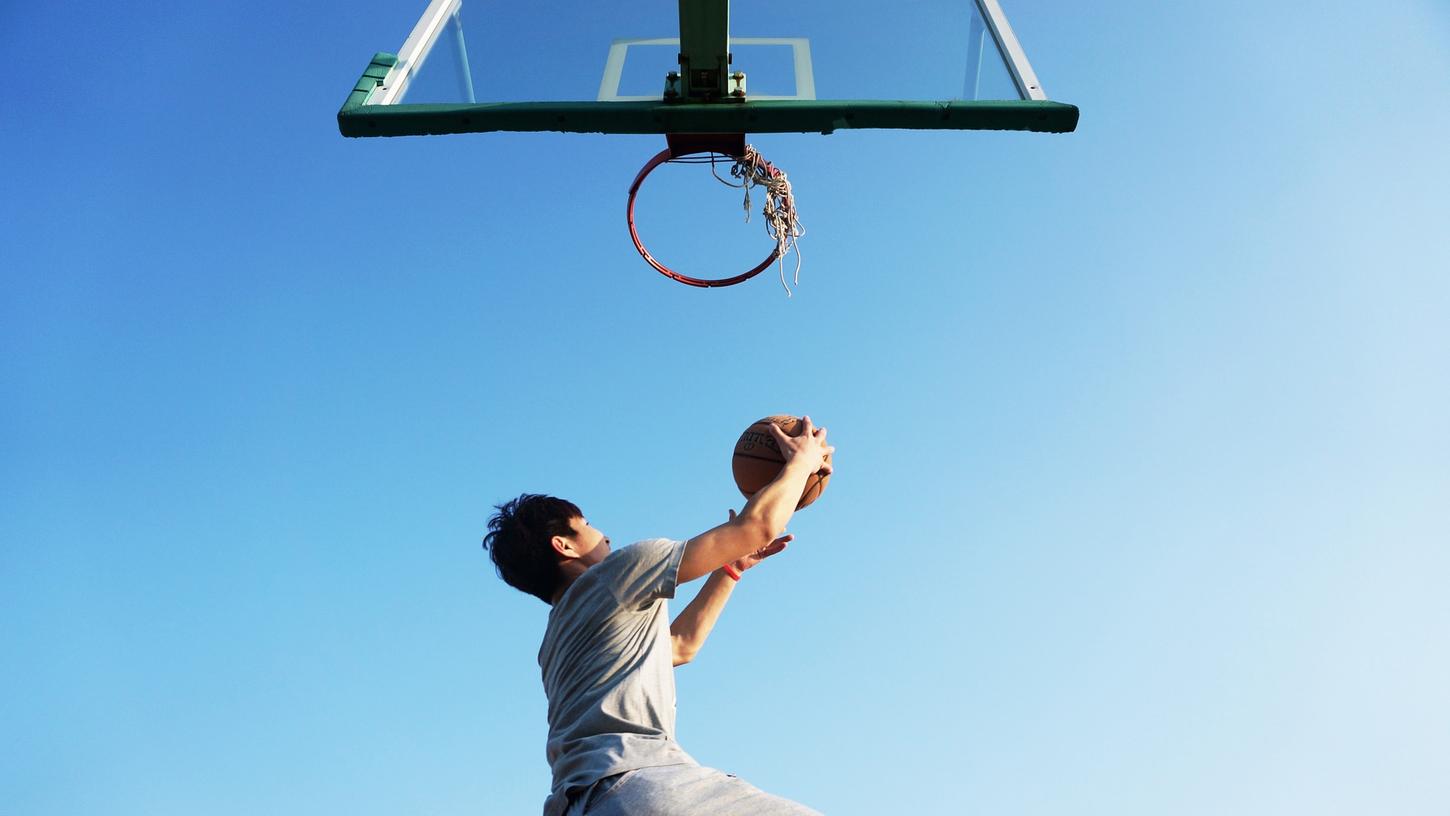 Es ist ratsam Sportarten, wie etwa Basketball, als Hobby im Lebenslauf einzugeben.
