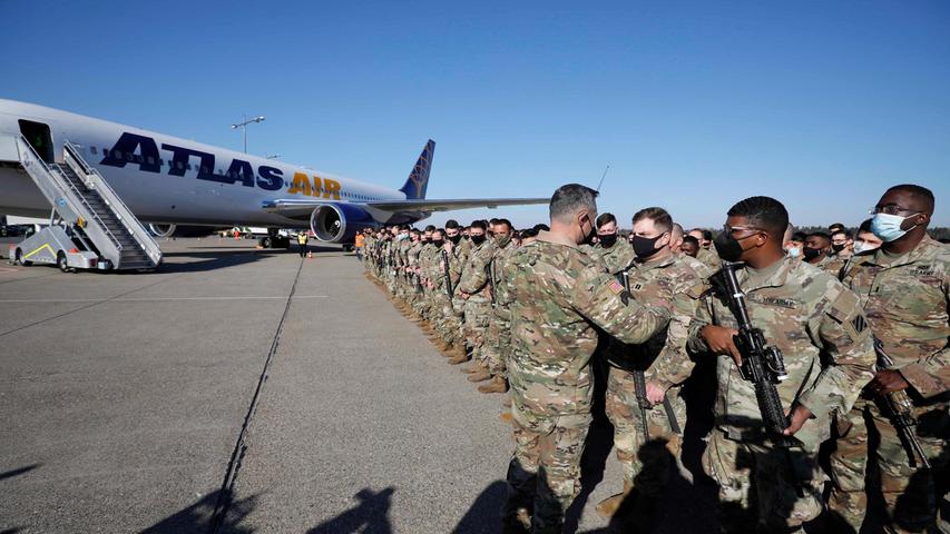In Nürnberg gelandet: Söder begrüßt US-Soldaten am Airport