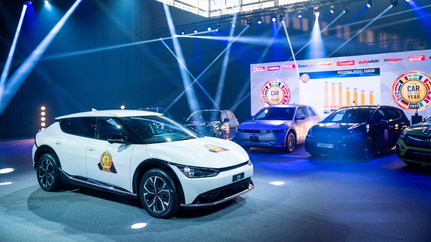 Die Auszeichnung "Car of the Year" ist der älteste und prestigeträchtigste aller Autopreise. 2022 holte sich der elektrische Kia EV6 den Titel - und damit erstmals ein Modell aus Korea. 279 Stimmen einer international besetzten Fachjury konnte der Gewinner auf sich versammeln.