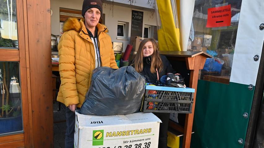 Auch Sabrina (36) und Tochter Jessica (10) Sämann wollen den Menschen in der Ukraine helfen. Für Jessica ist es wichtig, dass Kinder etwas bekommen. 