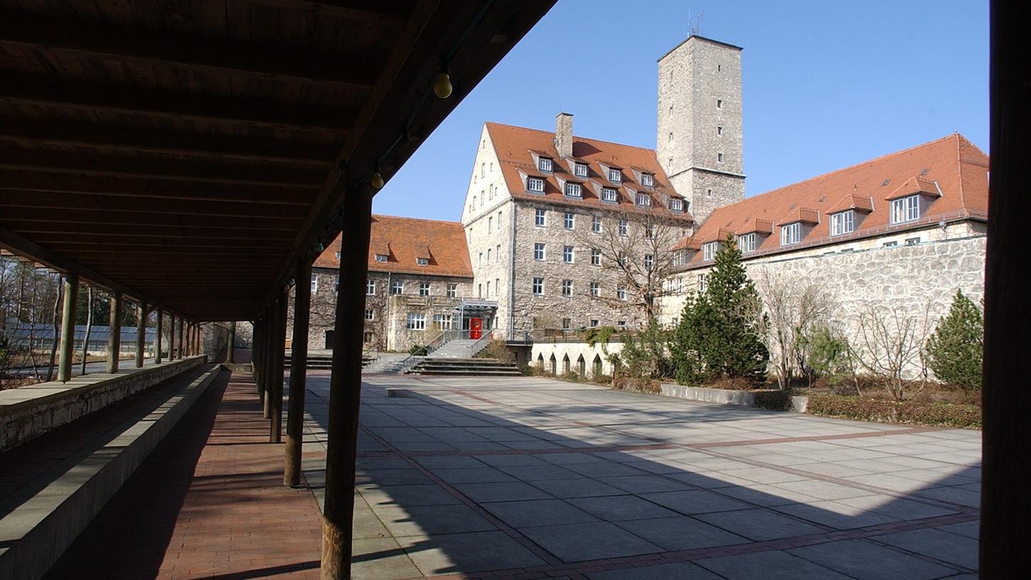 Geheimes Labor auf Burg Feuerstein Geheimes Labor auf Burg Feuerstein