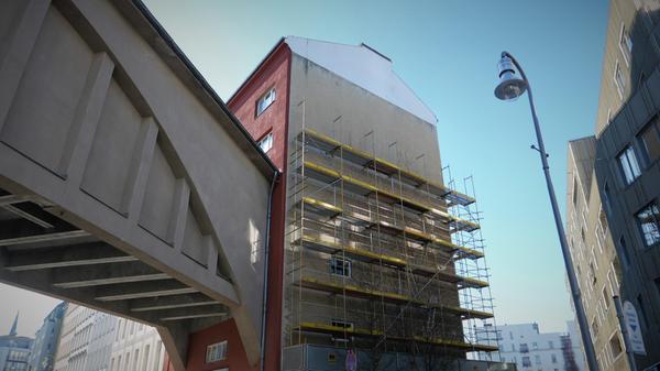 In Berlin-Kreuzberg geht ein U-Bahn-Tunnel mitten durch ein Wohnhaus. Die Bewohner sagen, es gibt Schlimmeres.