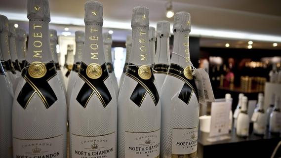 Champagner-Unglück in Weiden: Polizei nennt neue Details - so kam die Flasche ins Lokal