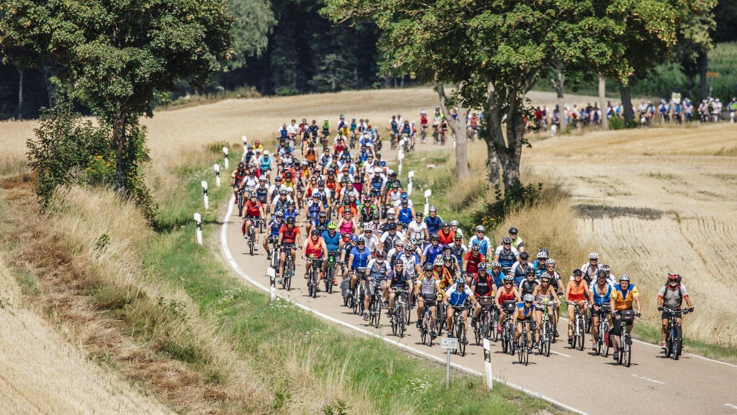 Die Radltour ist für den Bayerischen Rundfunk eine organisatorische Herausforderung, für die Teilnehmer ein Event mit Höhen und Tiefen und für die Zuschauer ein echter Hingucker. Was 2020 und 2020 nicht möglich wahr, soll jetzt wieder stattfinden.