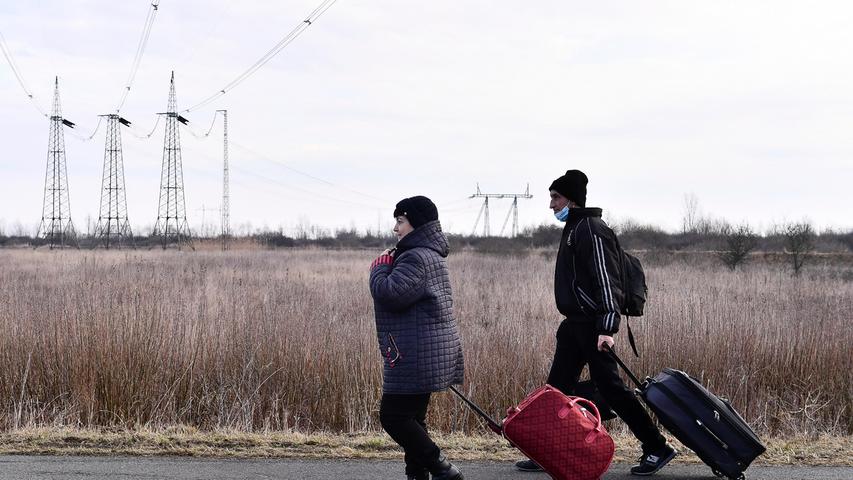 Verzweifelte Menschen fliehen aus der Ukraine. Bayern bereitet sich auf ihre Aufnahme vor.
