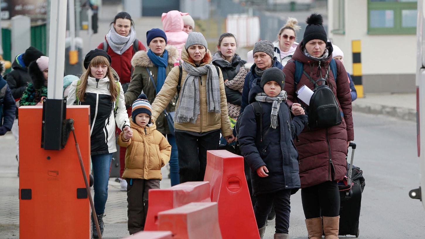 Vielen Menschen, die aus der Ukraine fliehen, fehlt es am Nötigsten. In der Region zeigen viele Menschen Hilfsbereitschaft und bringen Sachspenden zu Sammelstellen. 