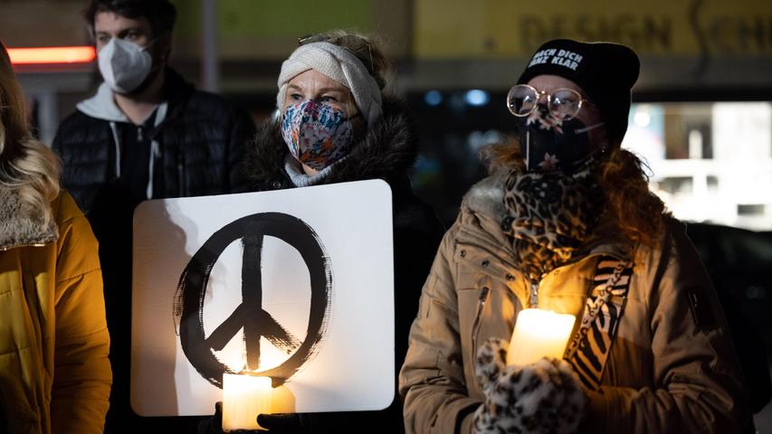 Hunderte Menschen zeigen sich in Fürth solidarisch mit der Ukraine