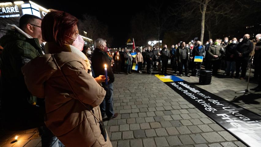 Hunderte Menschen zeigen sich in Fürth solidarisch mit der Ukraine