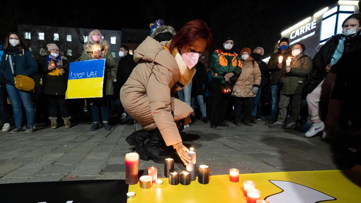 Mahnwache für die Ukraine: 350 Fürther zeigen ihre Solidarität