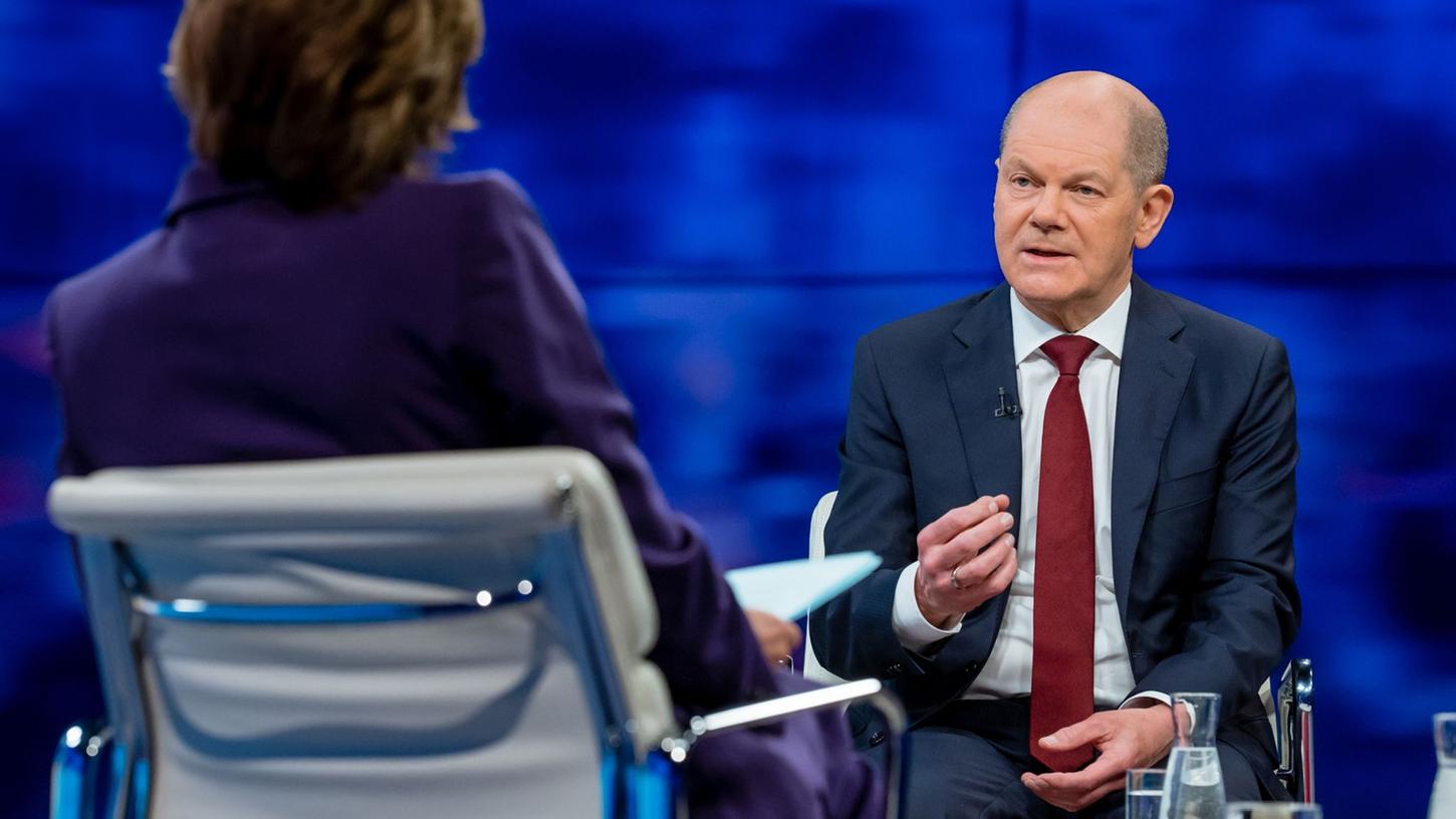 Bundeskanzler Olaf Scholz (SPD) beantwortet Fragen der Moderatorin Maybrit Illner zur Ukraine-Krise. Bundeskanzler Olaf Scholz (SPD) beantwortet Fragen der Moderatorin Maybrit Illner zur Ukraine-Krise.