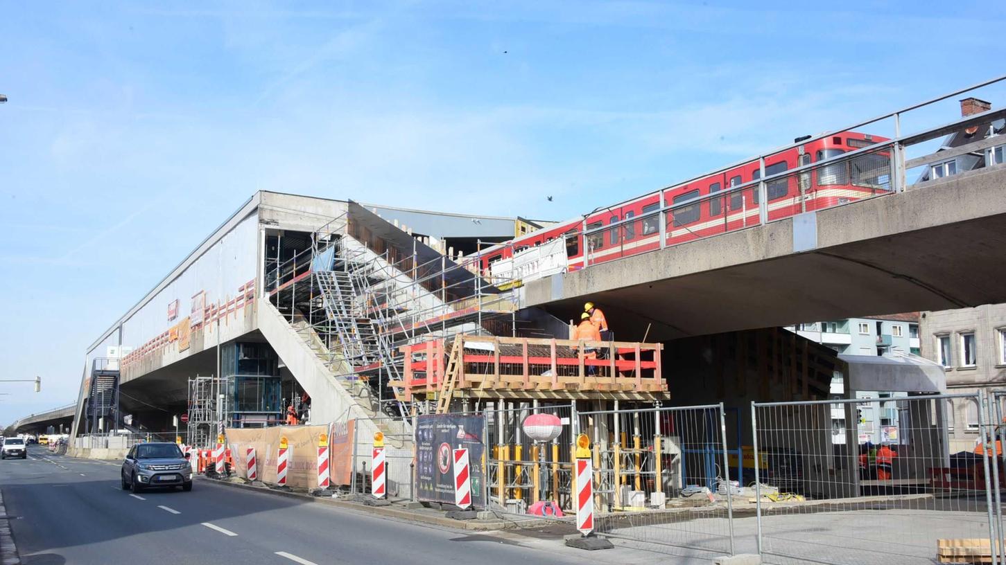 Die U-Bahnhaltestelle Muggenhof ist ab Montag, 14. März 2022, wieder in Betrieb. Ende 2020 hatten dort Sanierungsarbeiten begonnen um den etwa 50 Jahre alten Bahnhof sowohl technisch wie auch baulich zu modernisieren. 
