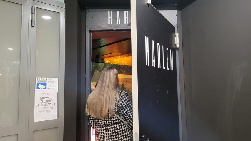 Auch die Harlėm Bar in der Luitpoldstraße öffnete am Freitag erstmals nach “vier Monaten Abstinenz”, wie die Betreiber auf Facebook schreiben. 
 
