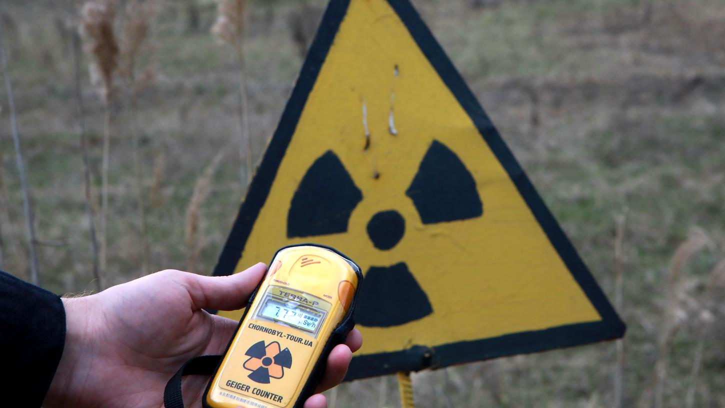 Mit Geigerzählern lässt sich die Strahlenbelastung messen. Hier ein Foto aus der Nähe des sowjetischen Kraftwerks Tschernobyl, in dem es zu einem der schwersten Atom-Unglücke in der Geschichte kam. 