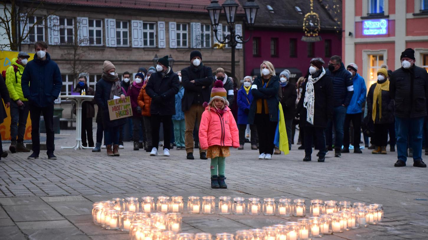 Ein Herz aus brennenden Kerzen symbolisierte das Motto der Veranstaltung in Langenzenn.
