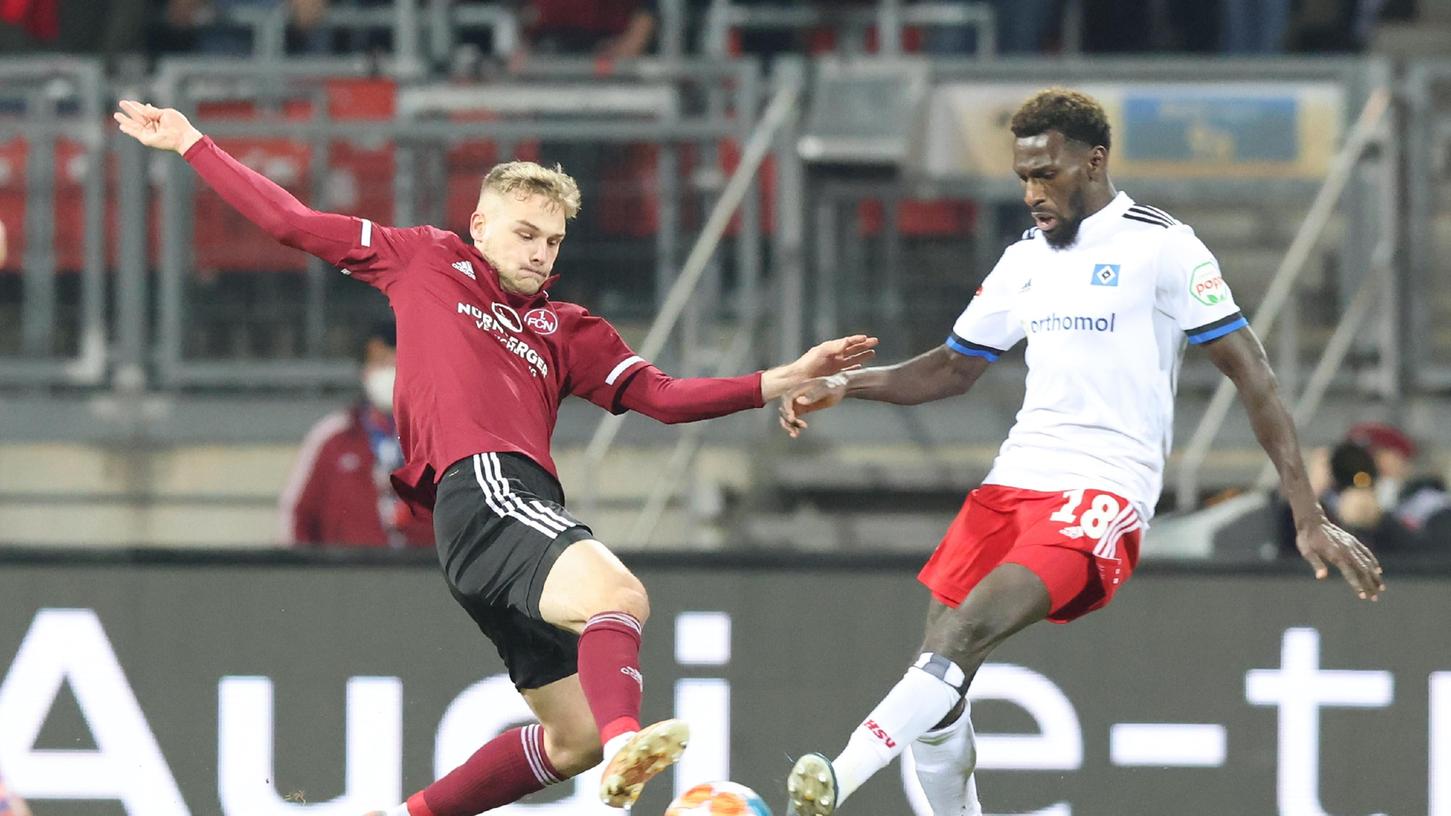 Endlich wieder nur Fußball: Bakery Jatta (rechts gegen Nürnbergs Tim Handwerker) ist tatsächlich Bakery Jatta.