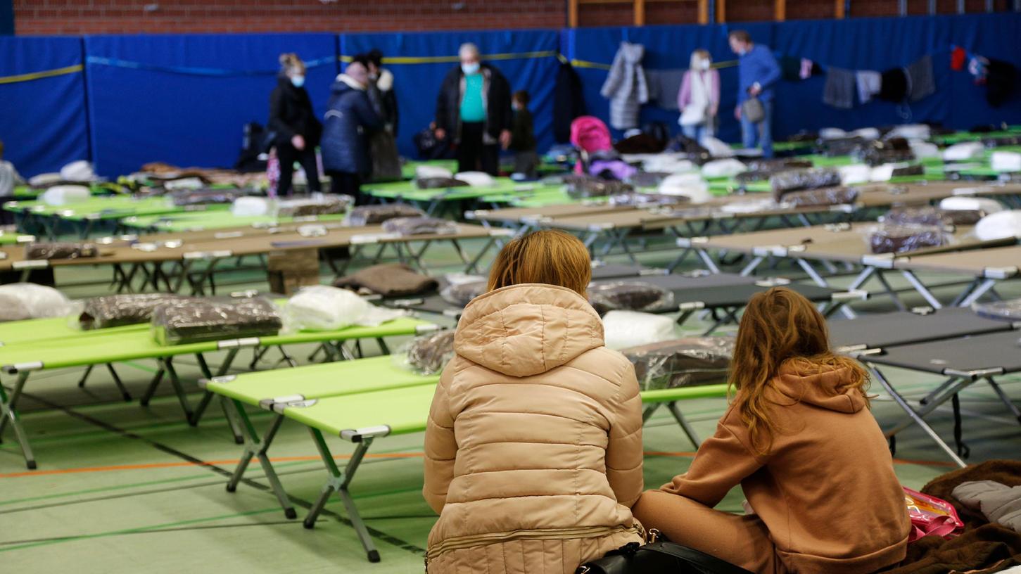 Wie viele Menschen in den kommenden Tagen und Wochen noch in der Unterkunft untergebracht werden, ist derzeit unklar.
Wie viele Menschen in den kommenden Tagen und Wochen noch in der Unterkunft untergebracht werden, ist derzeit unklar.