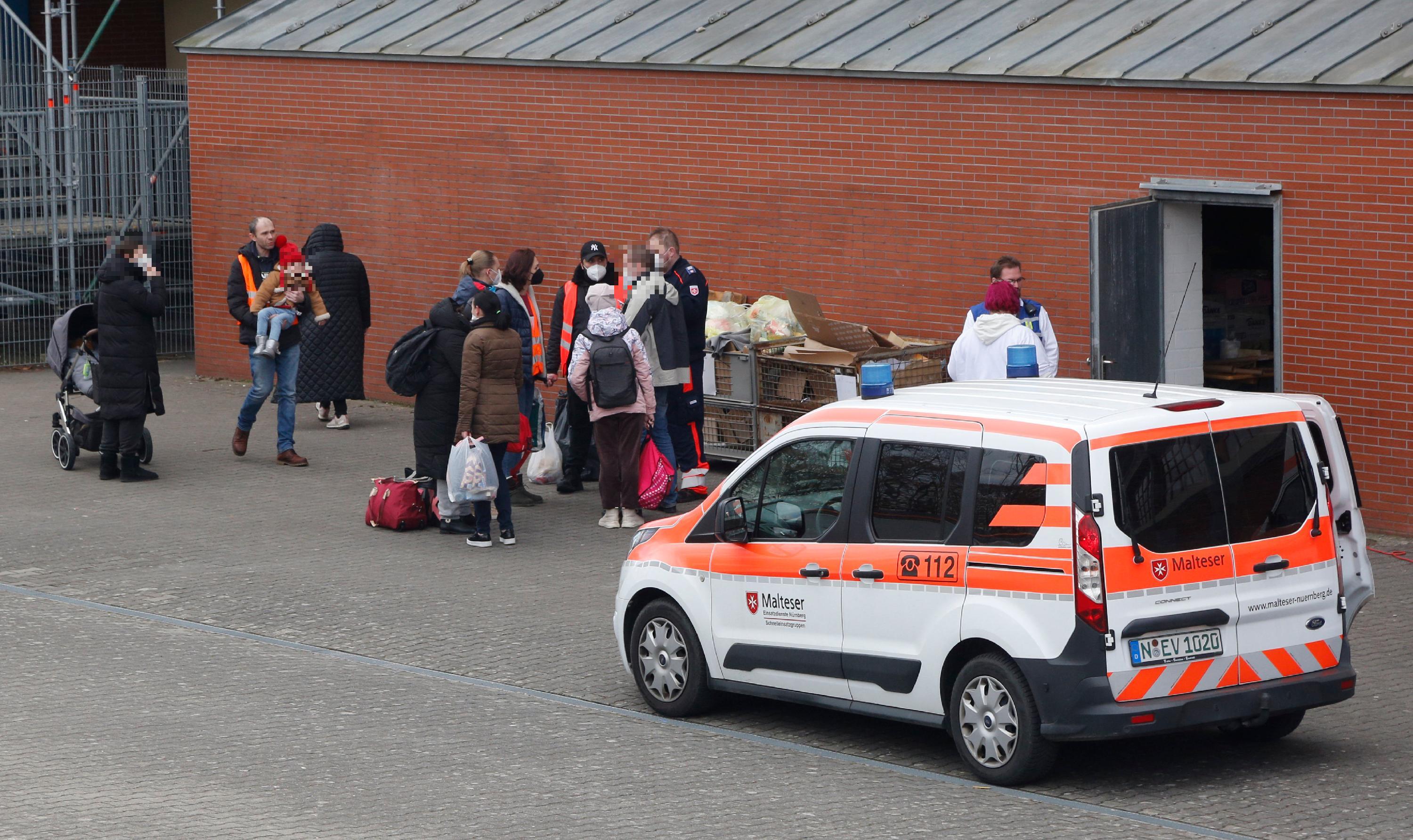 Zahlreiche Helfer haben mit angepackt, damit Geflüchtete in der Notunterkunft einen Platz finden.