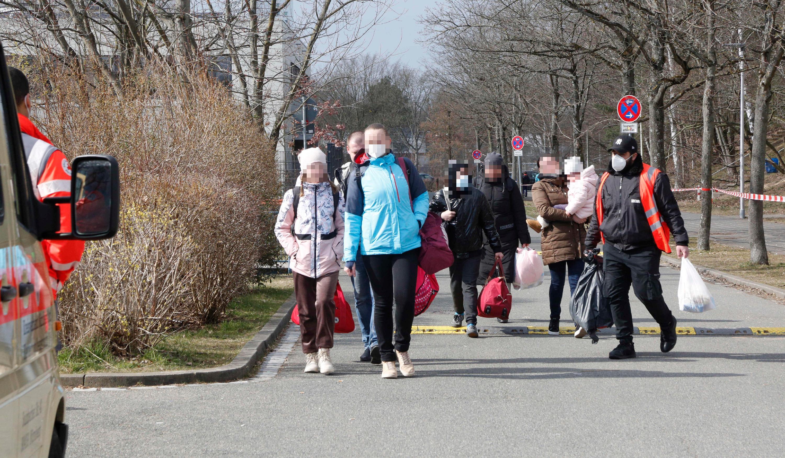 Immer wieder kommen neue Geflüchtete in Langwasser an.